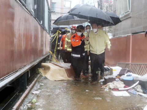 11 morts dans les inondations selon un nouveau bilan