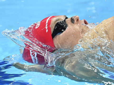 RS pour Mityukov, qui gagne les demi-finales du 200 m dos