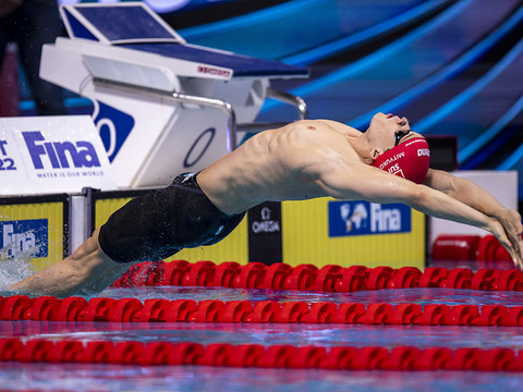 Roman Mityukov en chocolat, Ponti en finale