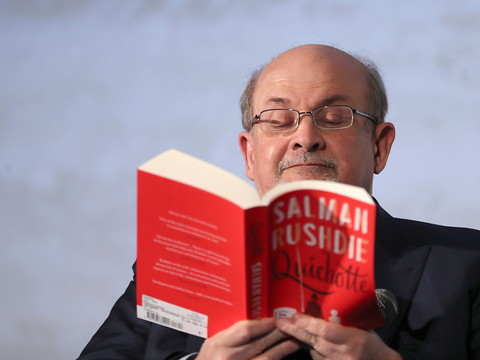 Salman Rushdie doit obtenir le Nobel de littérature, selon BHL