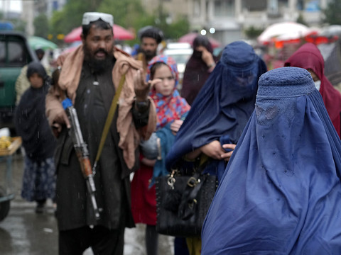 Les talibans célèbrent un an de pouvoir après une 