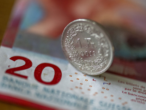 Le franc bat un nouveau record face à l'euro