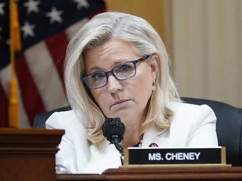 Liz Cheney, ennemie jurée de Trump, éjectée de son siège au Congrès