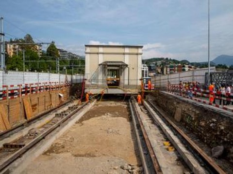 CFF: édifice de 600 tonnes déplacé de 40 mètres à Lugano