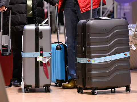 Restes d'enfants retrouvés dans des valises vendues aux enchères