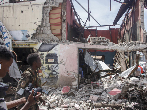 Vingt-et-un morts dans l'attaque d'un hôtel à Mogadiscio