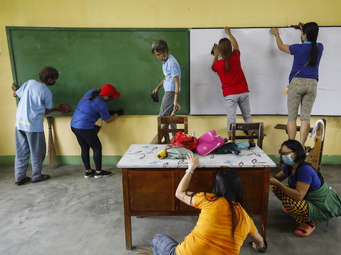 Les écoles rouvrent après plus de deux ans de fermeture