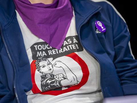 L'égalité salariale avant la retraite à 65 ans, exigent des femmes