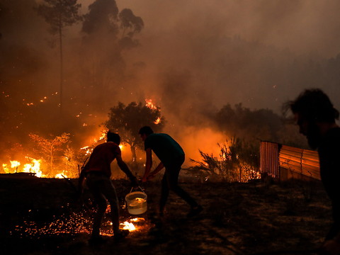 Le Portugal en état d'alerte et toujours ravagé par les flammes