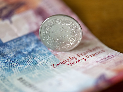 Le franc poursuit son envolée face à l'euro