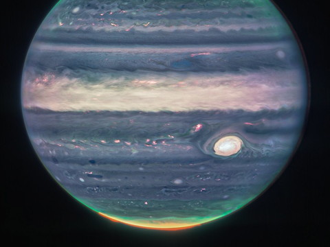 Le télescope James Webb révèle des images inédites de Jupiter
