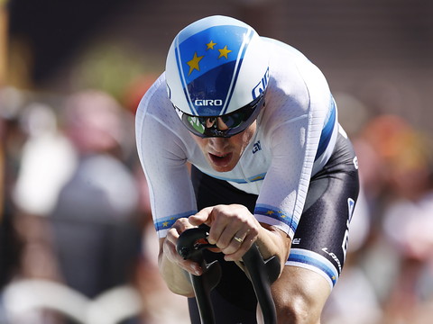 Victoire d'étape et 1re place au général pour Küng