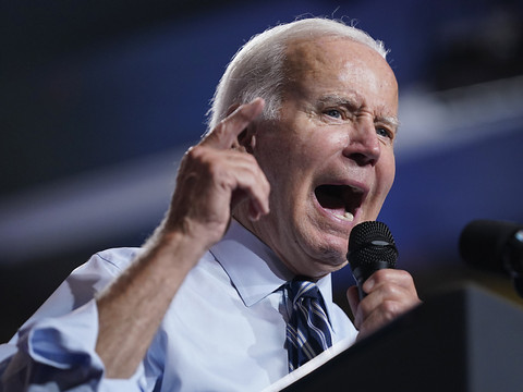 Biden requinqué dénonce le 