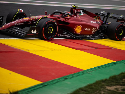 GP de Belgique: Carlos Sainz en pole devant Sergio Pérez
