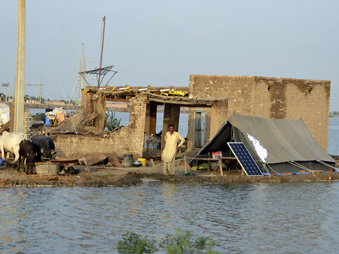 Un tiers du Pakistan sous les eaux: au moins 1136 morts