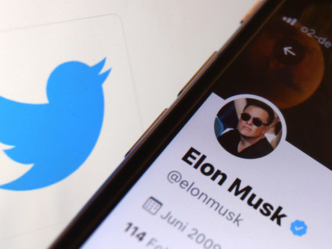 Musk demande au lanceur d'alerte de fournir des documents