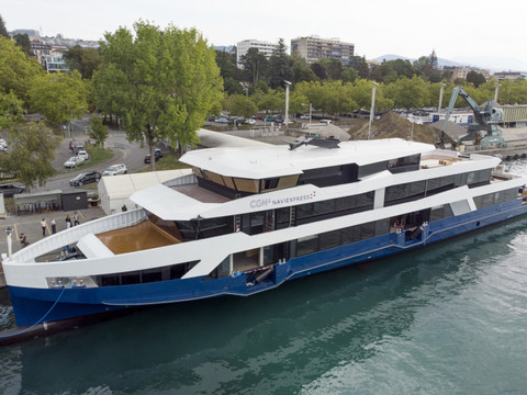 Un premier Naviexpress de la CGN sort de son bassin de construction