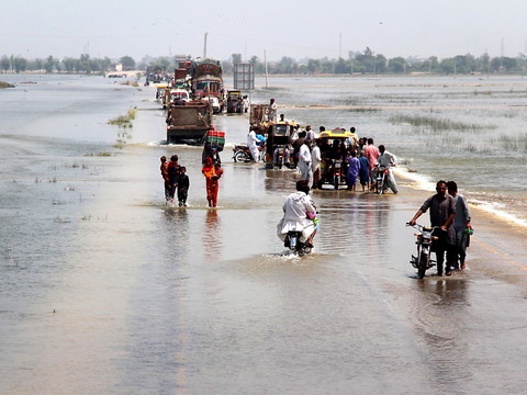 Les efforts s'accentuent pour aider les victimes des inondations