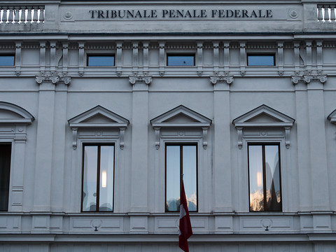 L'accusation et la défense s'affrontent