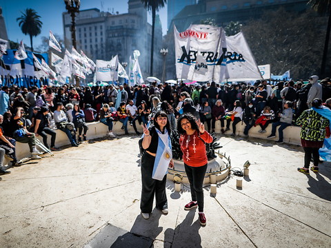 Dans l'Argentine en choc, manifestations massives pour Kirchner