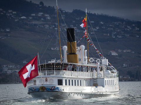 Passagers transbordés en raison d'une panne d'un bateau CGN