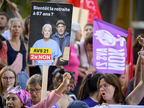 Lausanne: Alain Berset accueilli par des opposantes à AVS21