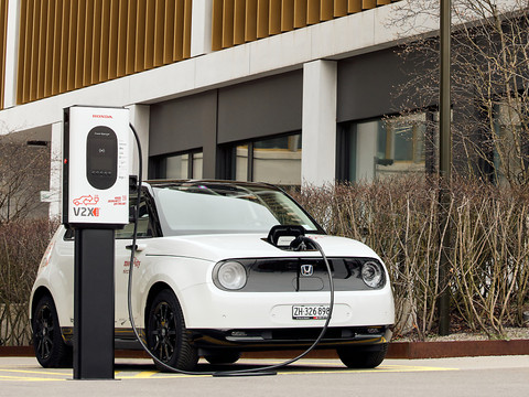 Test avec des voitures électriques pour stabiliser le réseau