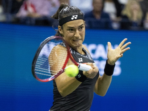 Caroline Garcia file en demies