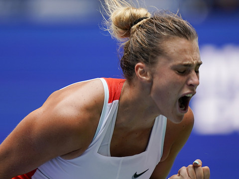 Sabalenka rejoint le dernier carré en dominant Pliskova
