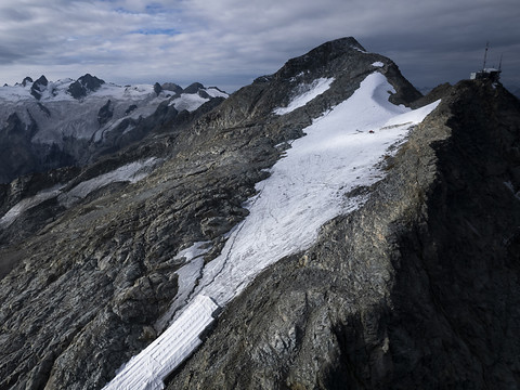Initiative pour les glaciers: le comité prêt à retirer le texte