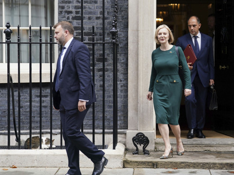 Liz Truss annonce un gel des prix de l'énergie au Royaume-Uni