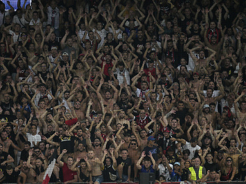 Nice-Cologne: Coup d'envoi reporté après de violents affrontements