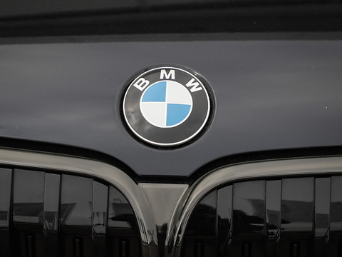BMW va s'équiper en batteries dans six usines partenaires