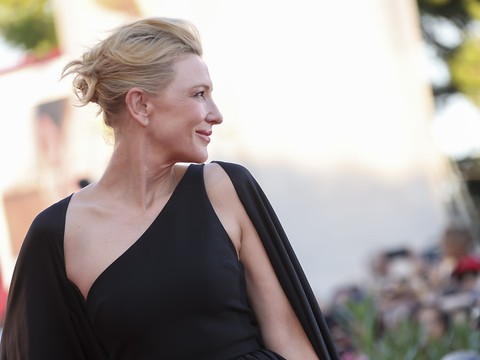 Cate Blanchett couronnée meilleure actrice à la 79e Mostra