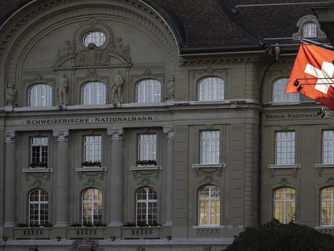La Suisse devrait échapper à une récession, la BNS en embuscade
