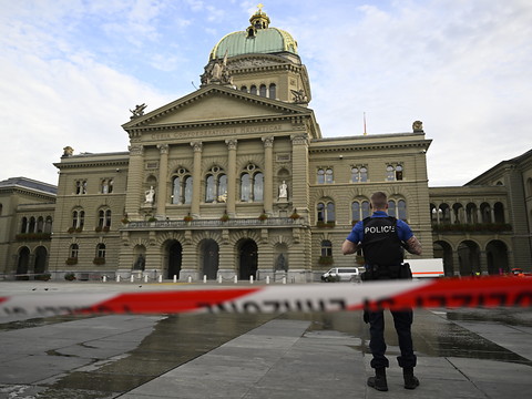 Le Palais fédéral bouclé temporairement à cause d'un objet suspect