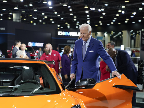 Joe Biden ouvre le salon de l'automobile de Détroit