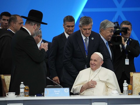 Le pape met en garde contre 