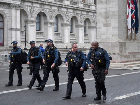 Deux policiers poignardés dans le centre de Londres