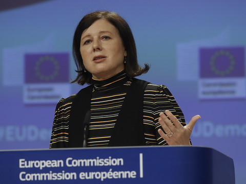 Bruxelles s'empare du sujet des médias pour défendre le pluralisme