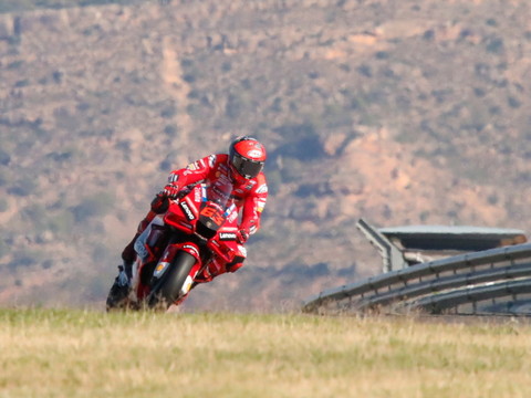 Bagnaia (Ducati) en pole position en MotoGP