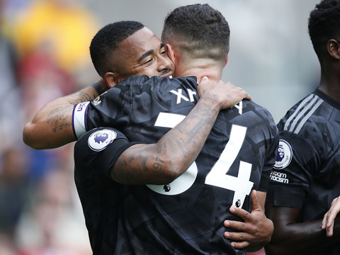 Arsenal s'impose à Brentford et reprend les commandes