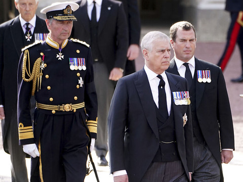Le prince Andrew remercie sa mère Elizabeth II pour sa 