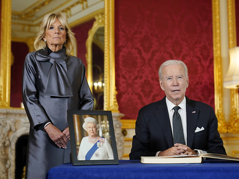 Charles III remercie son public avant les funérailles