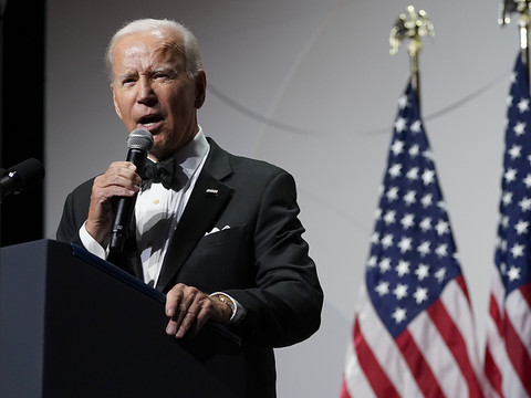 Biden maintient le flou sur une candidature en 2024