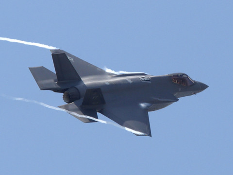 La Suisse signe le contrat d'acquisition des avions de combat F-35