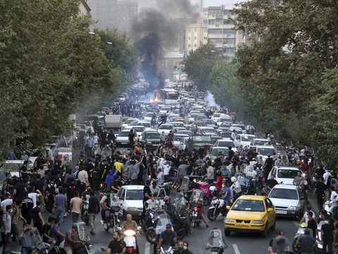 Iran: réseaux sociaux bloqués, au moins 17 morts en six jours