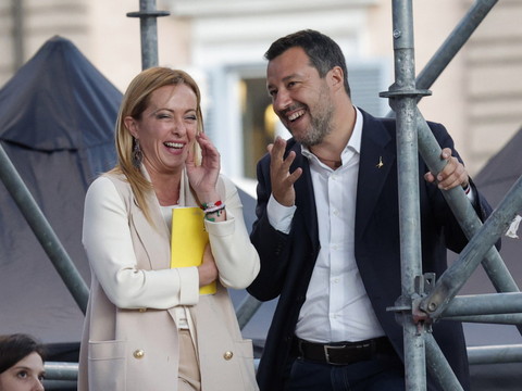 Favorite des législatives, l'extrême droite fait son show à Rome