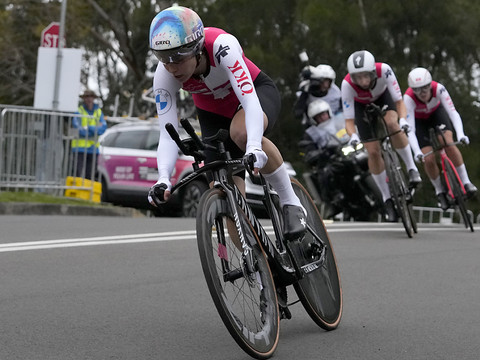 Les Suissesses valeureuses, van Vleuten héroïque