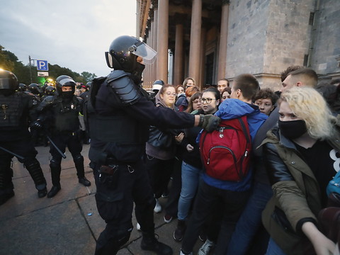 Mobilisation en Russie: un chargé du recrutement blessé par balles